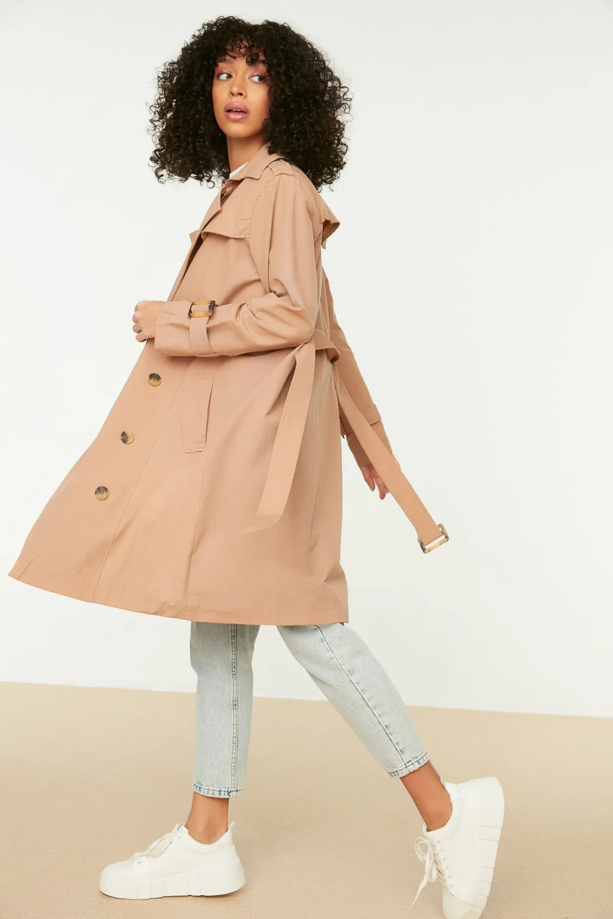 Trendyol Collection  Langer, klassischer Trenchcoat in Kamel