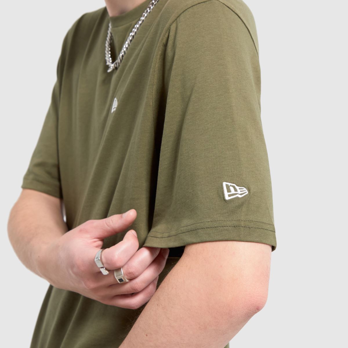 New Era ne essentials póló khaki színben