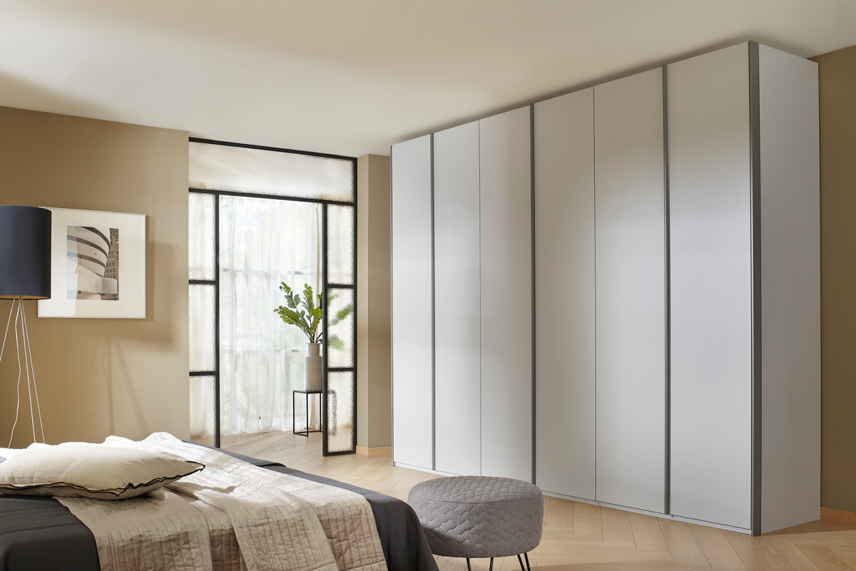 Rauch Drehtürenschrank 6-türig Skat Meridian