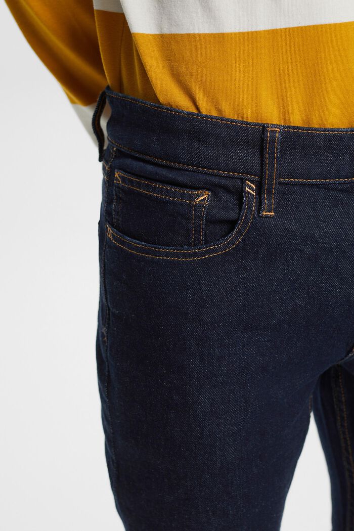 Recycelt: Jeans in schmaler Passform