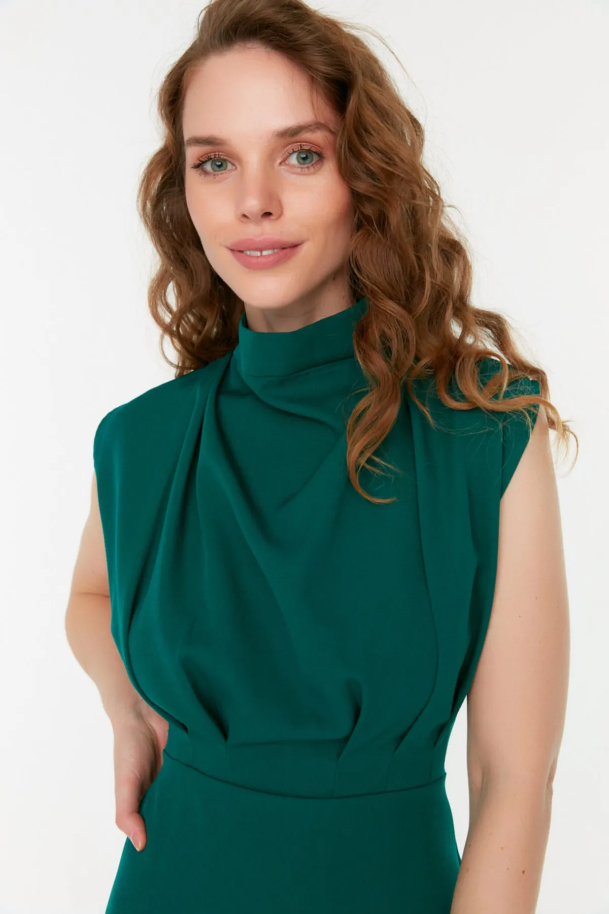 Trendyol Collection  Grünes, figurbetontes, gewebtes Kleid mit Stehkragen TWOAW20EL0311