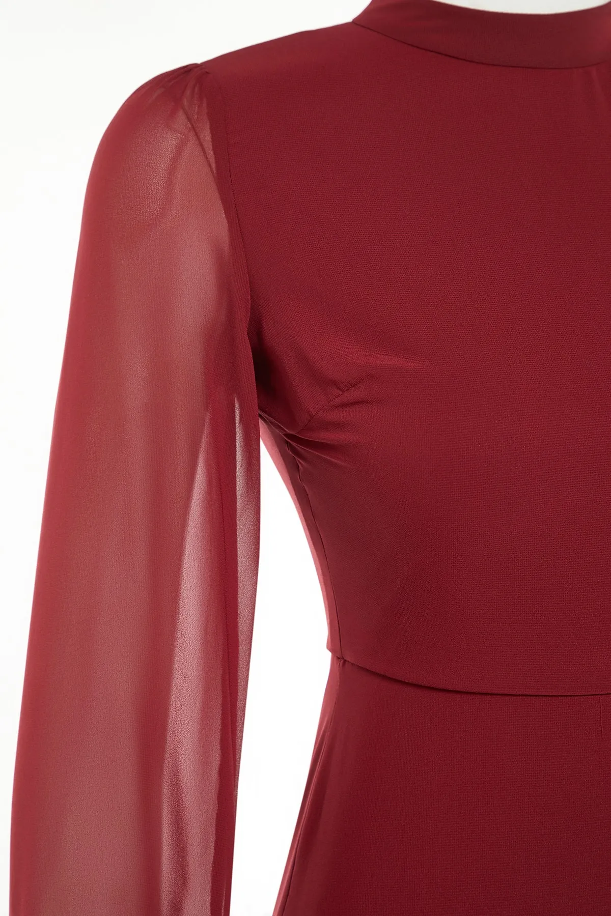 Trendyol Collection  Weinrotes Midi-gefüttertes Webkleid mit hohem Kragen TWOAW20EL1313