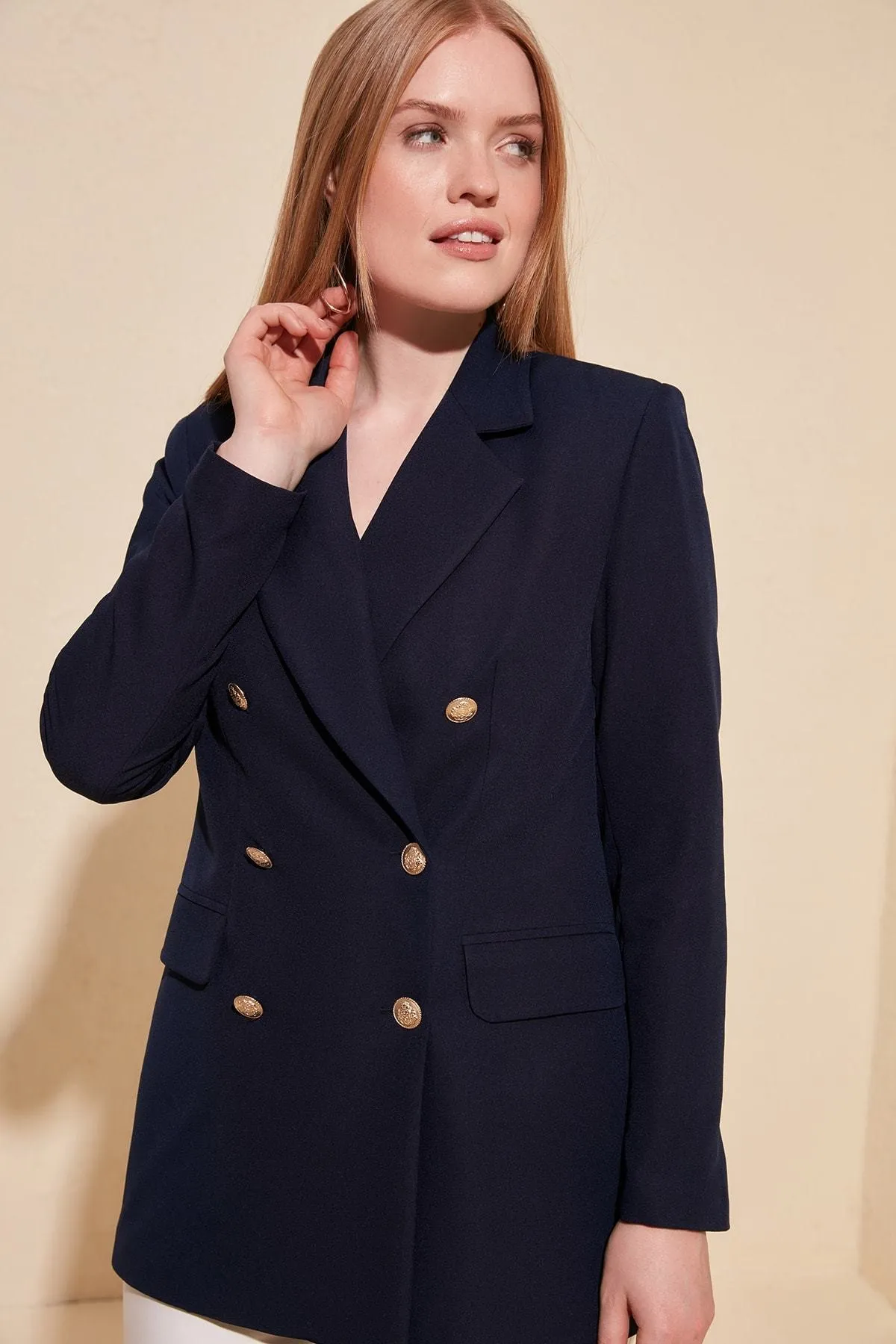 Trendyol Collection  Marineblauer, übergroßer, gefütterter, zweireihiger Blazer aus Webstoff mit Verschluss TWOSS20CE0024