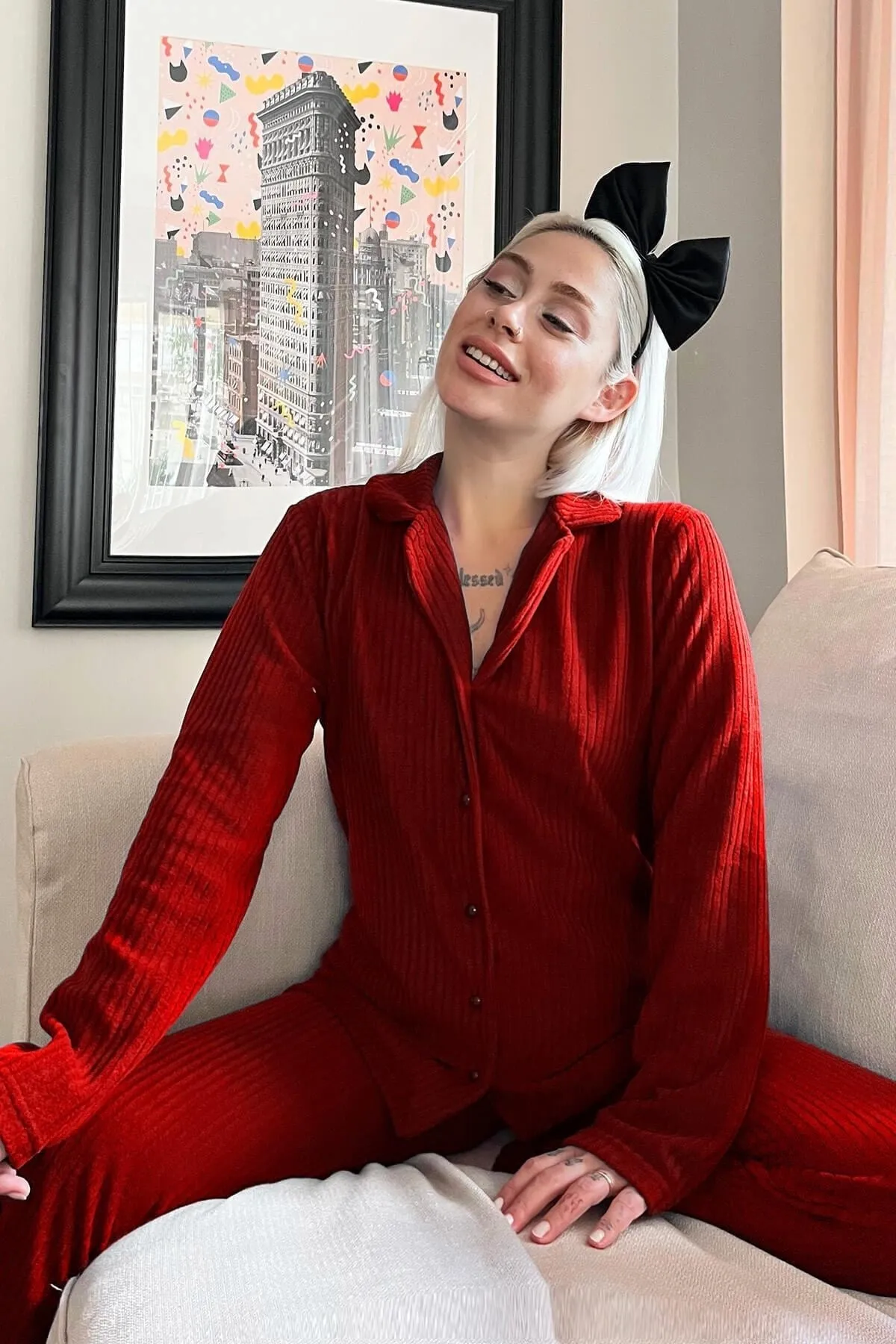 Pijamaevi  Rotes, einfarbiges Pyjama-Set aus Plüsch-Fleece mit Knöpfen vorne