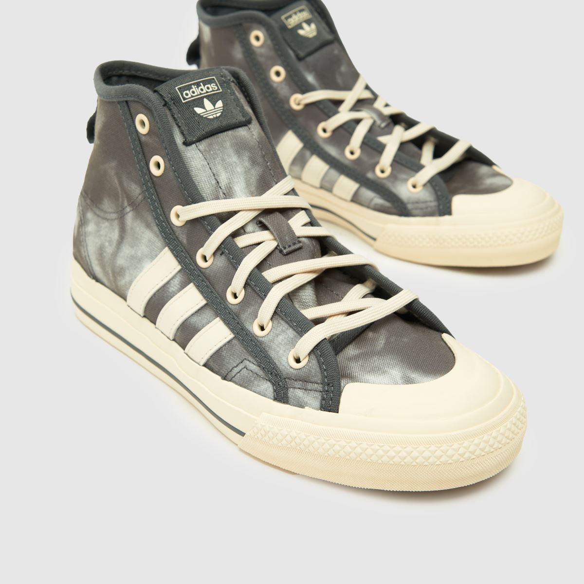 adidas ljusgrå Nizza Hi Youth-träningsskor