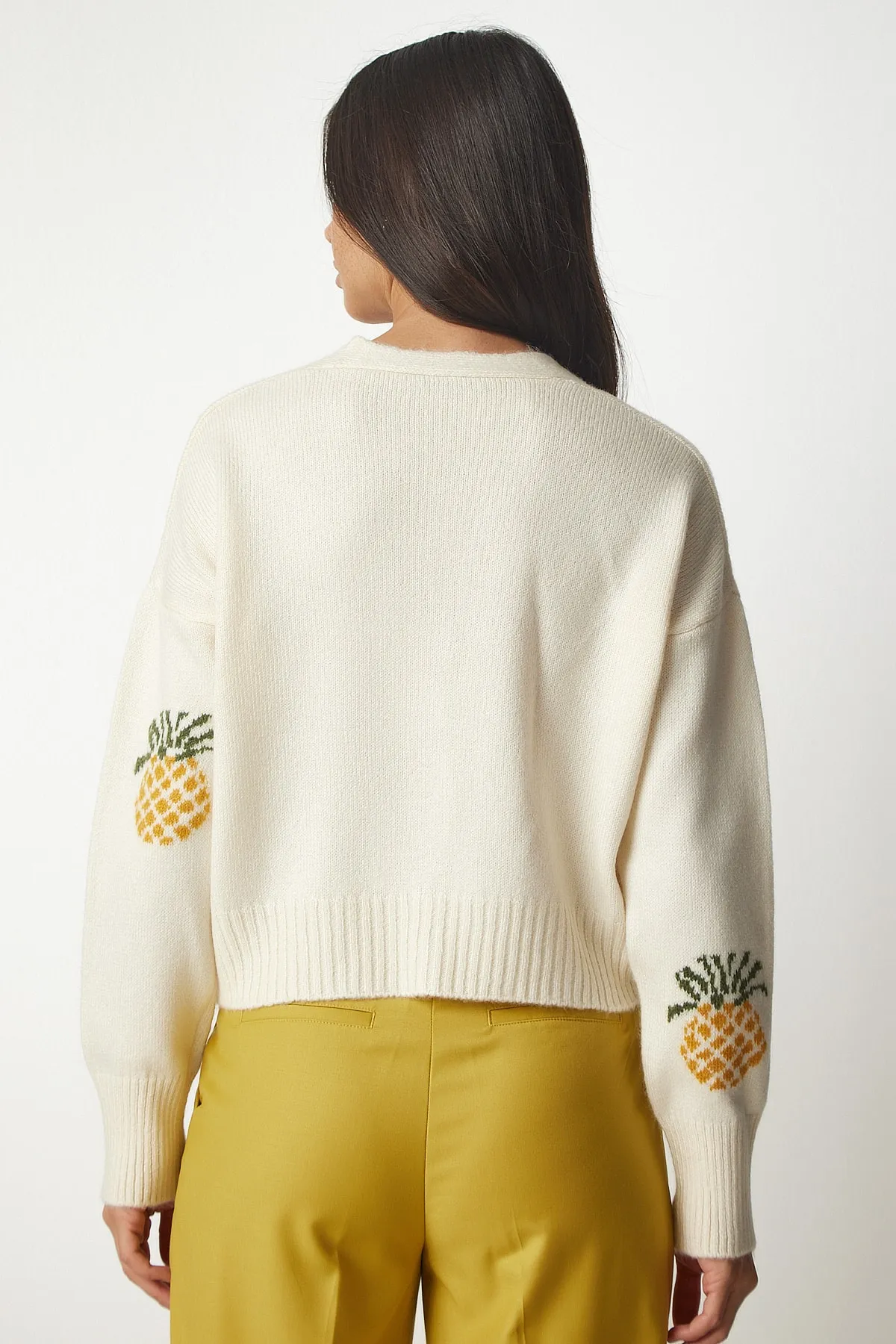 Happiness İstanbul  Cremefarbene, senffarbene Strickjacke mit Muster für Damen BV00101