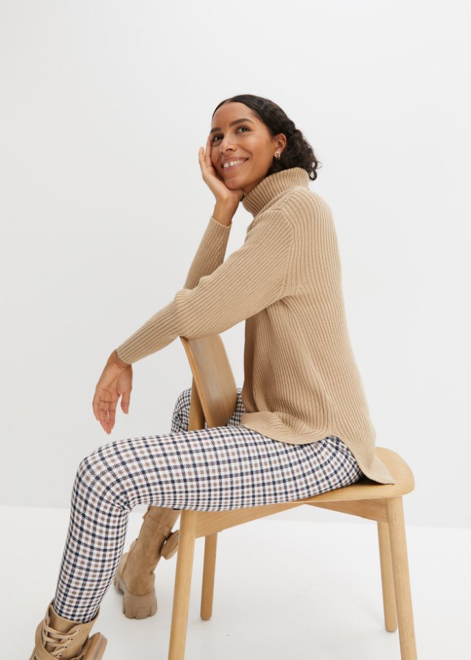 Langer Rollkragenpullover in Rippenstrick