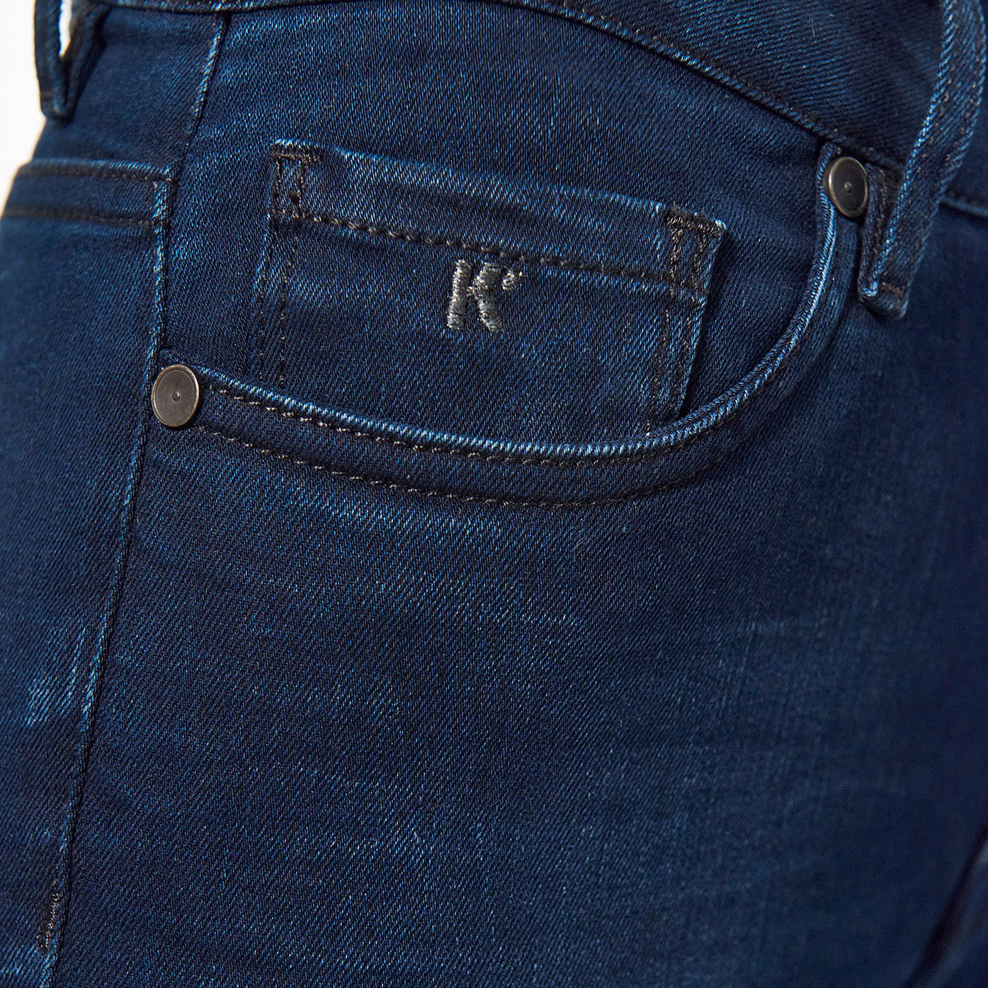 JENAA  Jean bleu délavé & effet froissé, coupe skinny