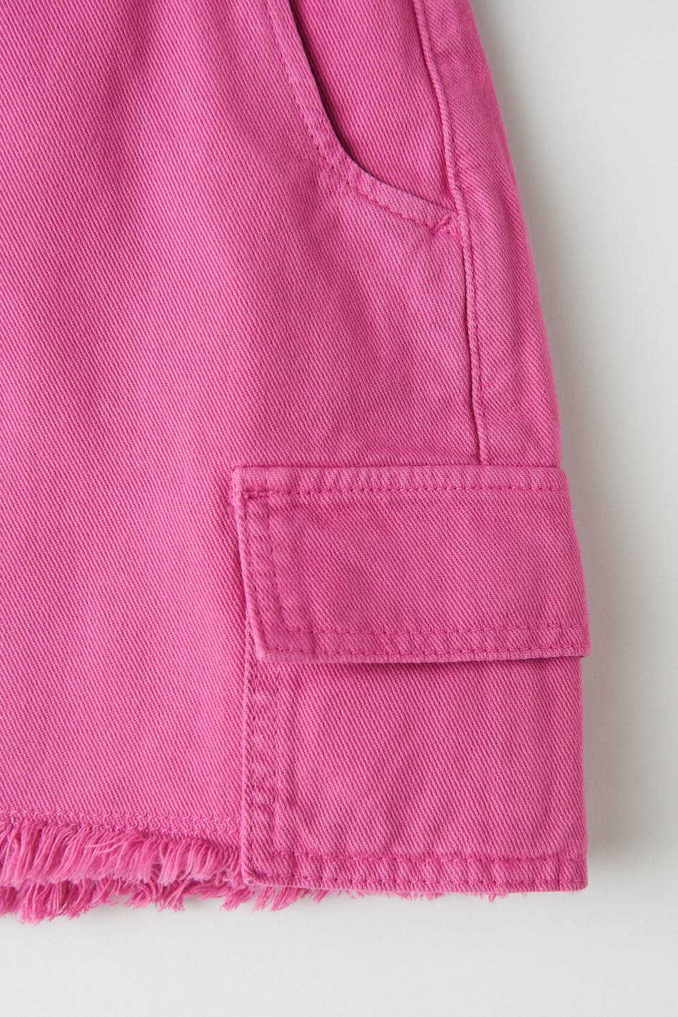 Low cargo denim skirt