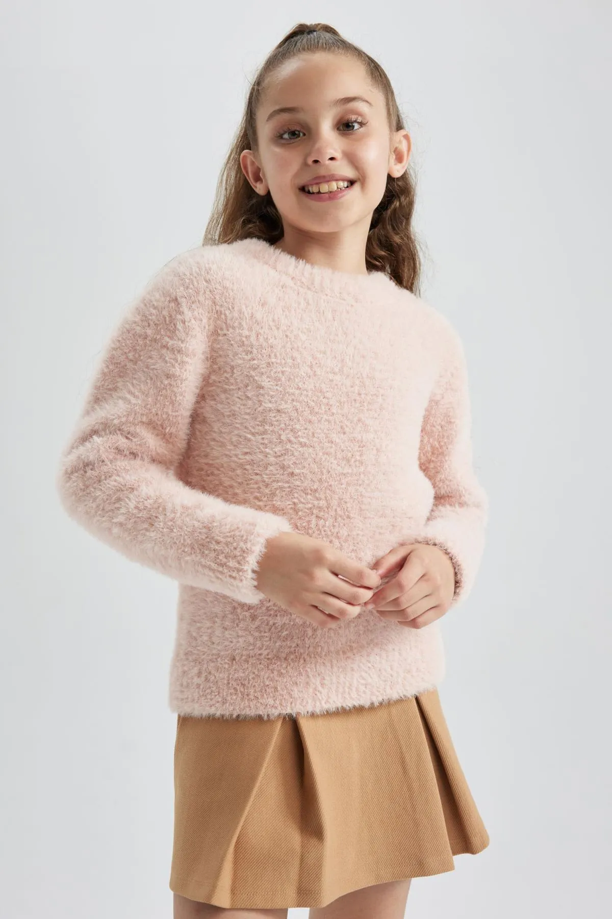 DeFacto  Strickpullover für Mädchen mit normaler Passform und Rundhalsausschnitt