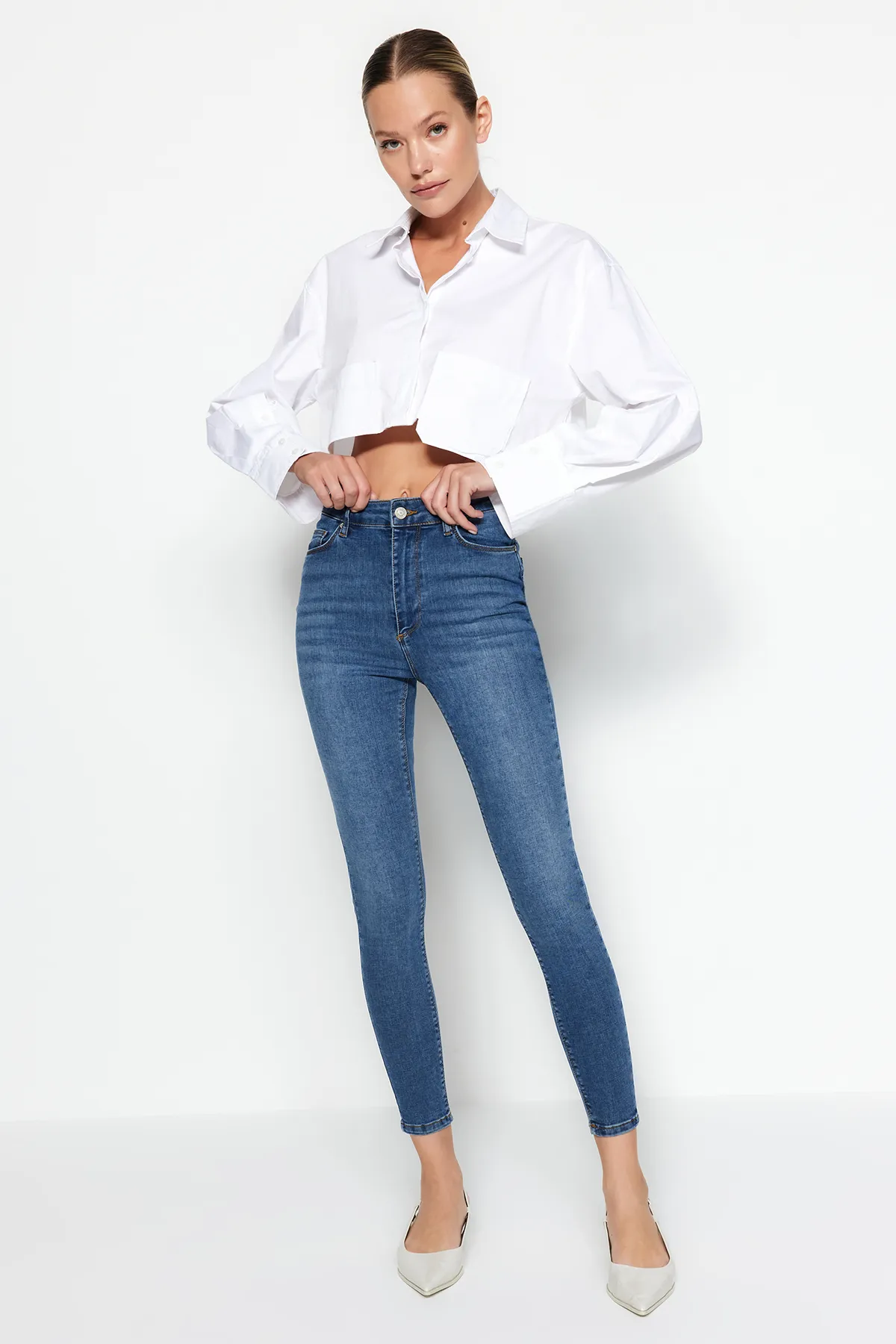 Trendyol Collection  Blaue Skinny Jeans mit hoher Taille TWOAW24JE00066