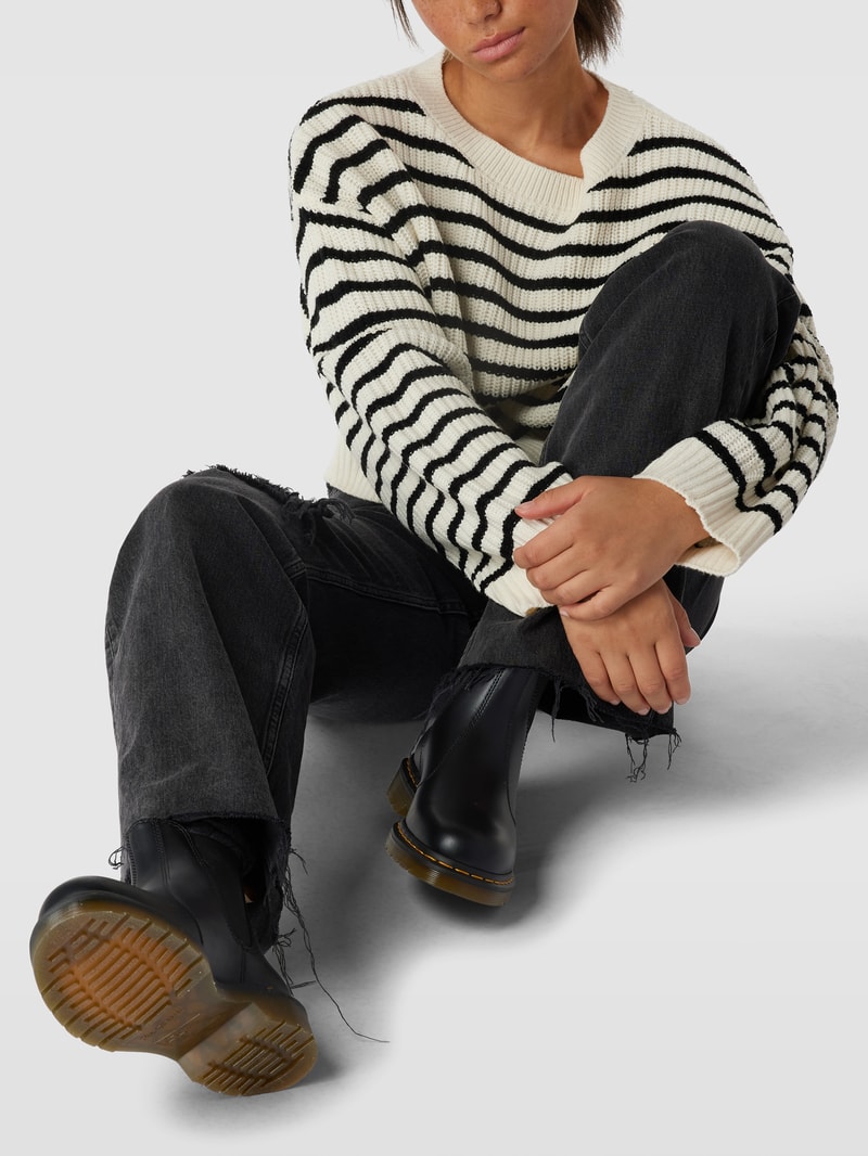 Chelsea Boots in Leder-Optik in schwarz