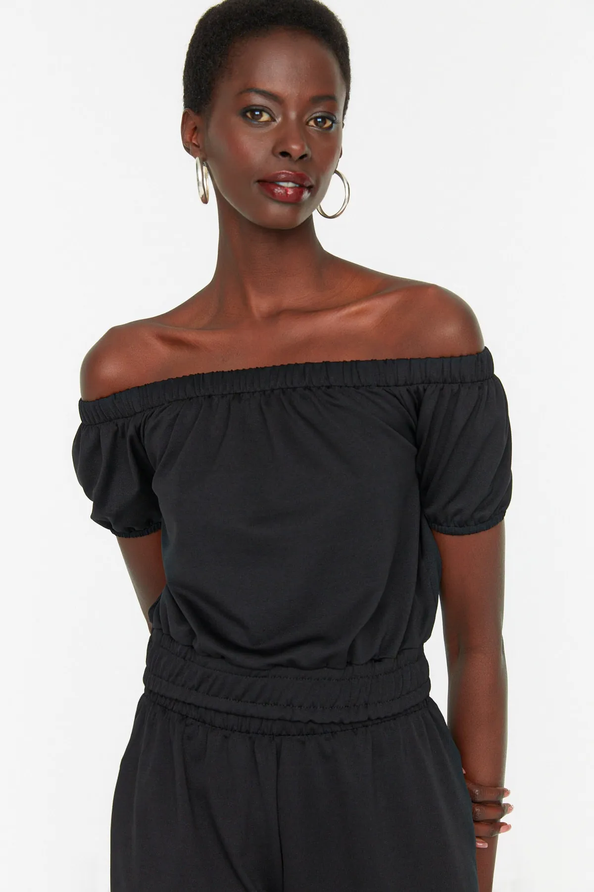 Trendyol Collection  Schwarzes Crêpe-Carmen-Kragen-Crop-Top und Shorts-Strick-Unterteil-Top-Set TWOSS22AU00009