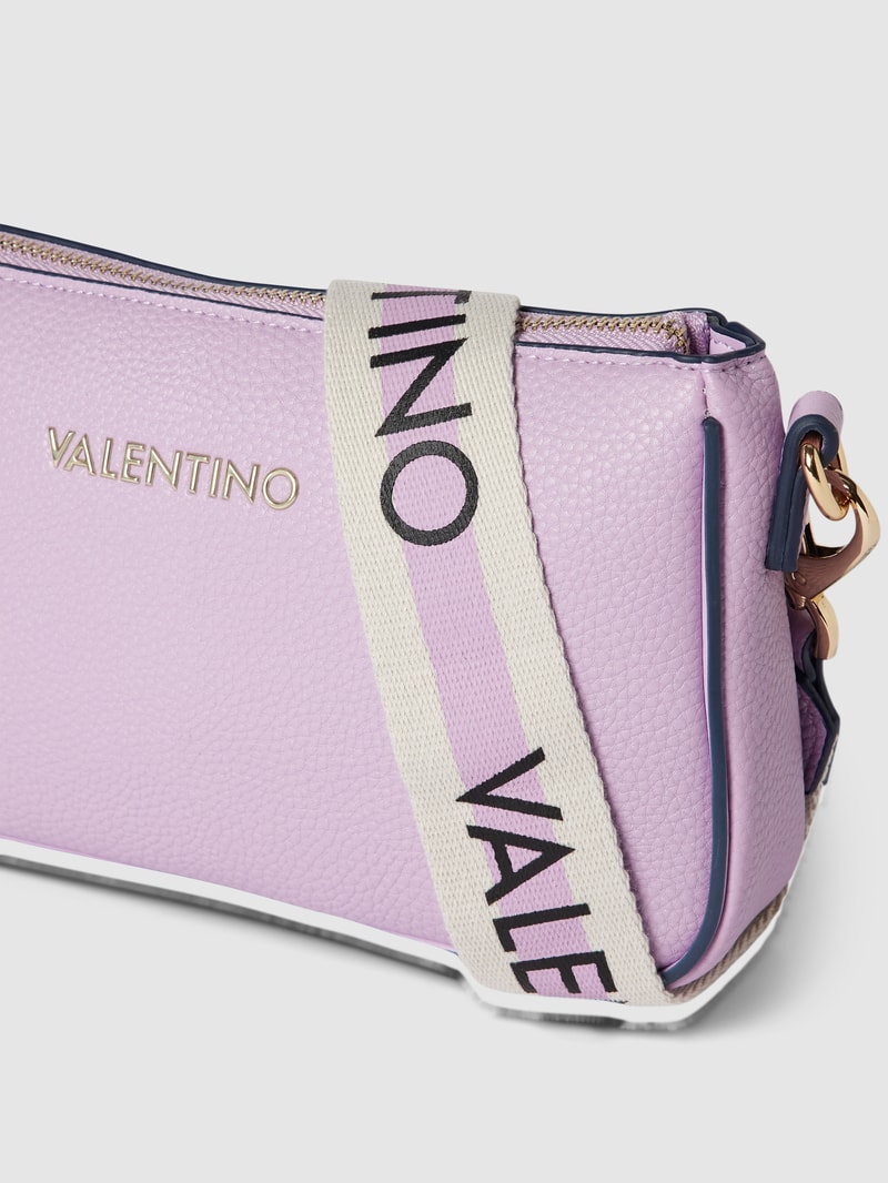 Umhängetasche mit Label-Applikation Modell 'SWIM RE POCHETTE' in flieder