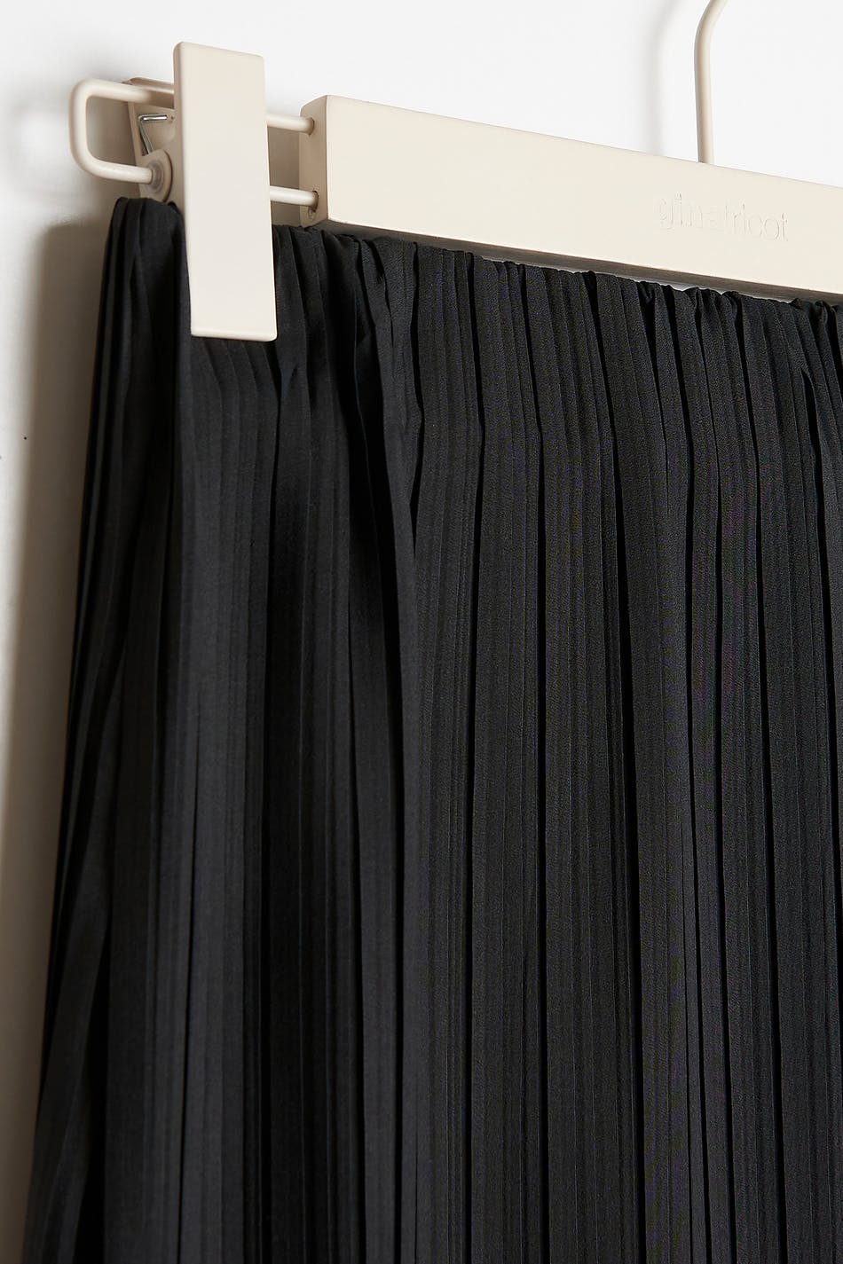 Izzy pleated skirt