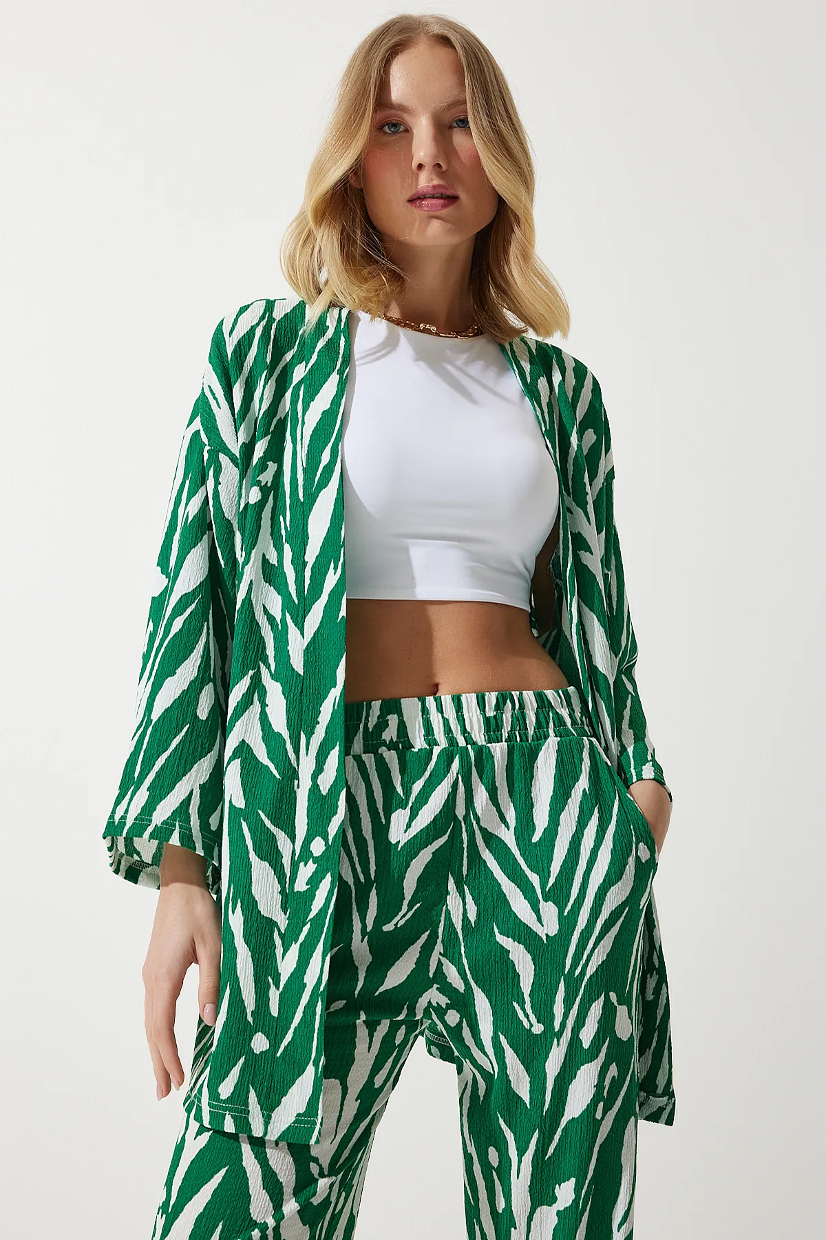 Happiness İstanbul  Grün gemustertes Kimono-Hosen-Strickset für Damen BY00054