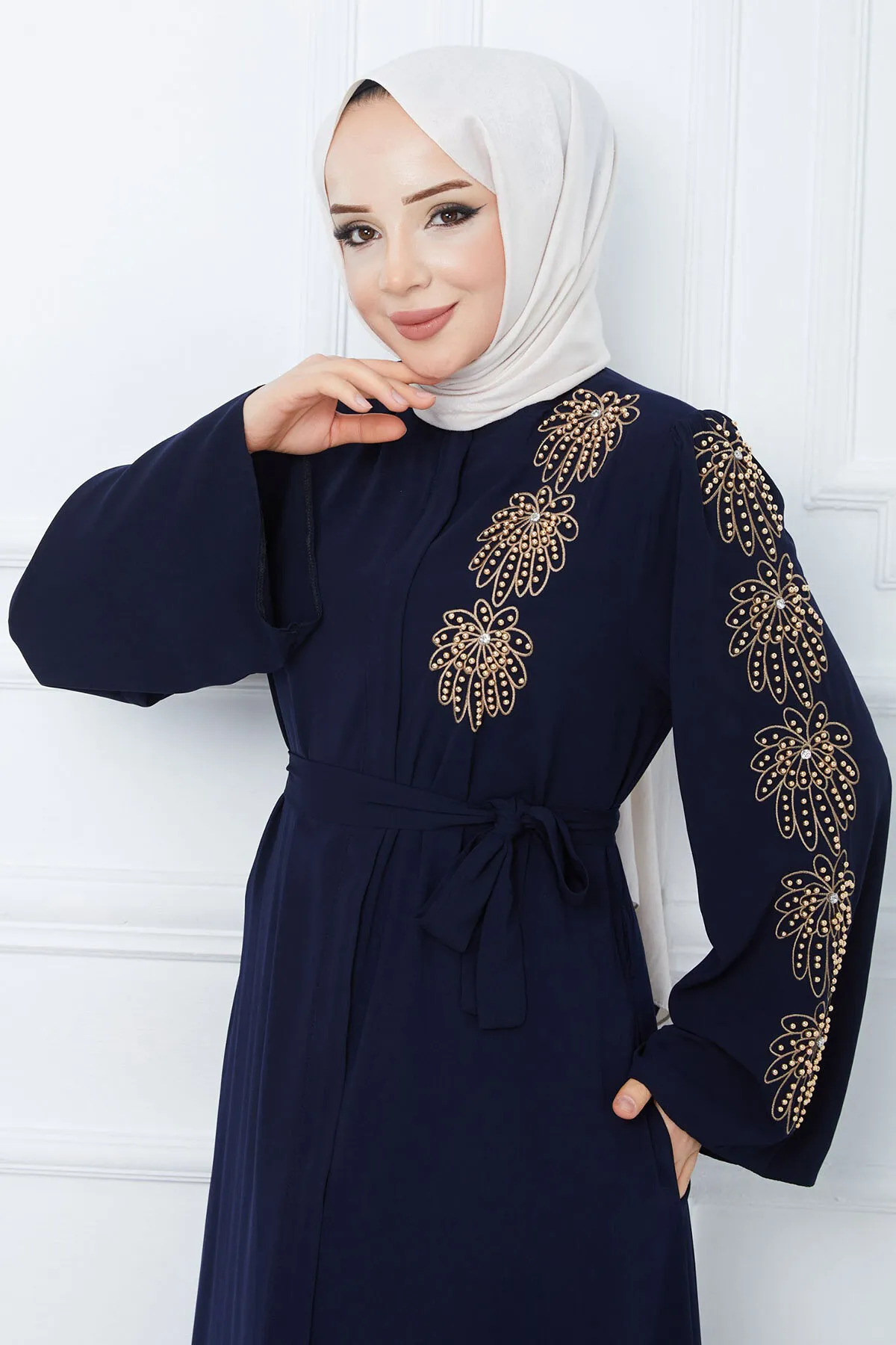 Tesettür Dünyası  Hijab mit Perlenstickerei und Gürtel Ferace TSD240203 Marineblau