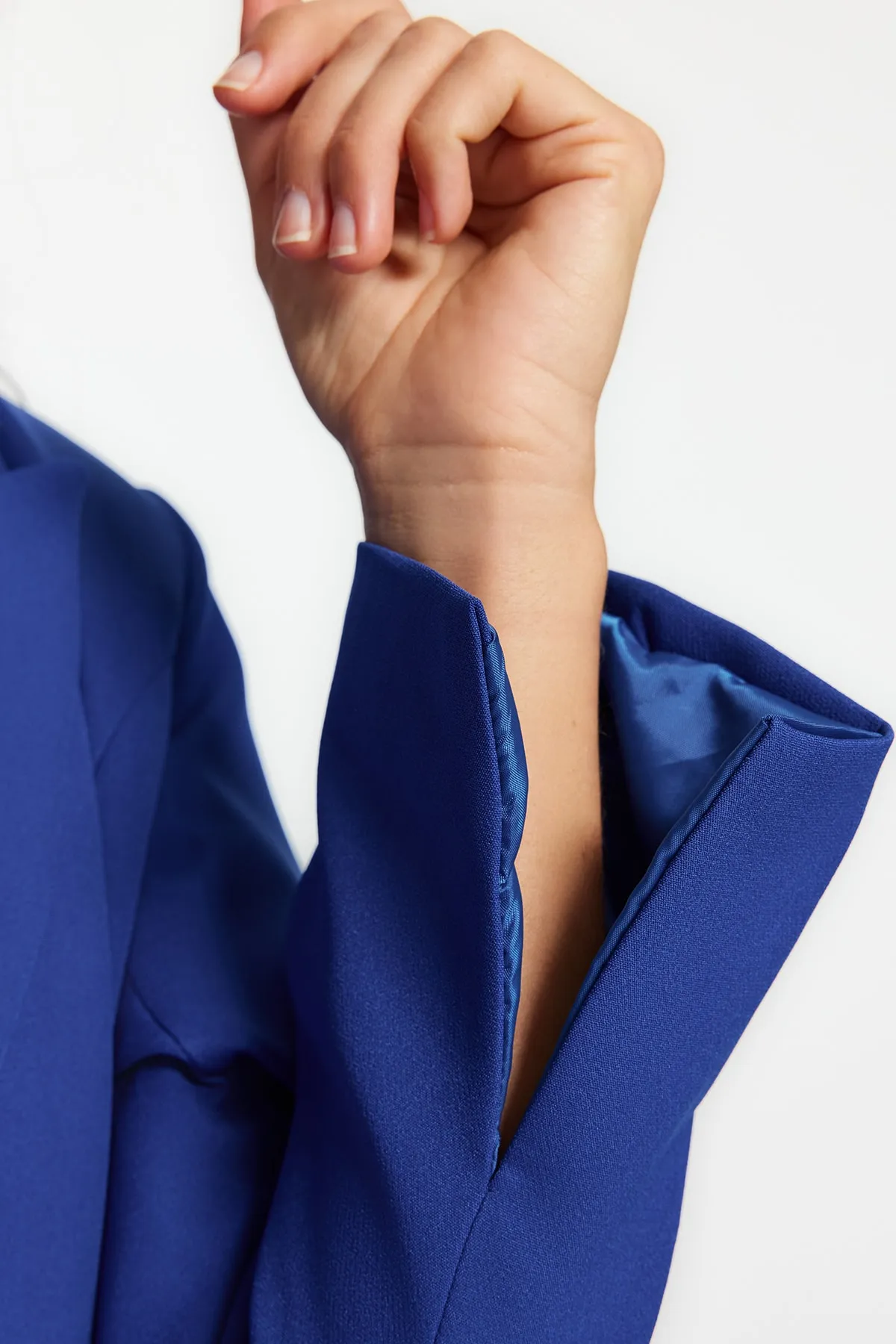 Trendyol Modest  Blauer Anzug aus Crêpe mit Schnürung, detailliertem Futter, Jacke und Hose aus gewebtem Unterteil und Oberteil TCTSS23US00044