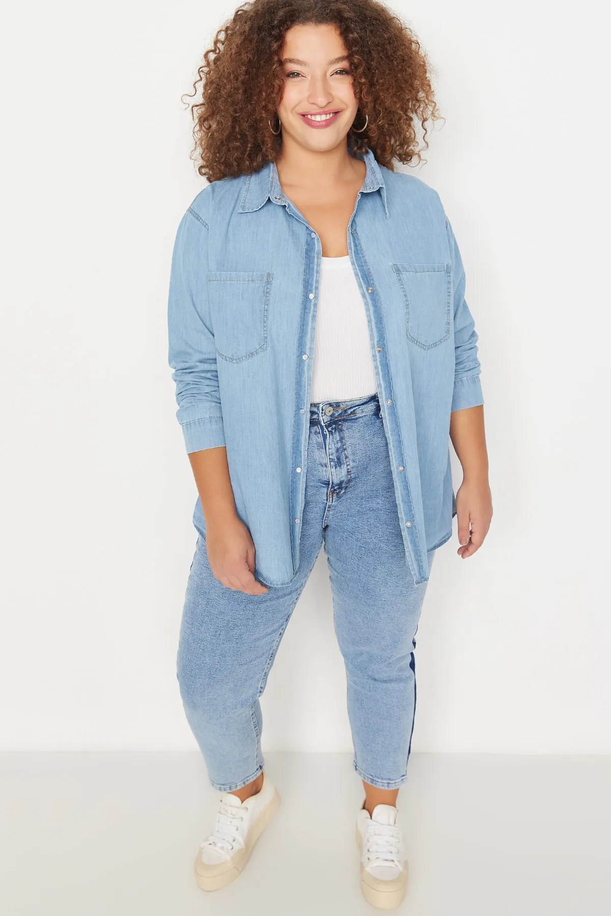 Trendyol Curve  Hellblaues Jeanshemd TBBAW23AX00018
