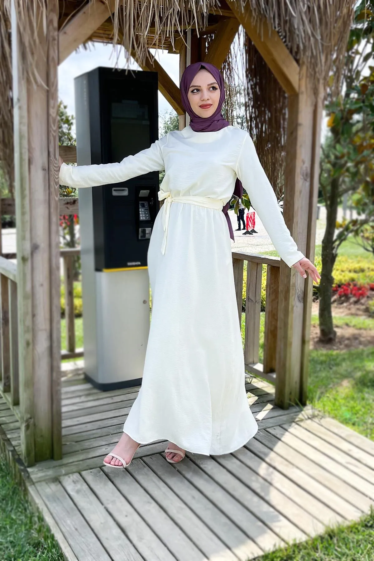 Tesettür Dünyası  Ayrobin Kleid Tsd220540 Beige