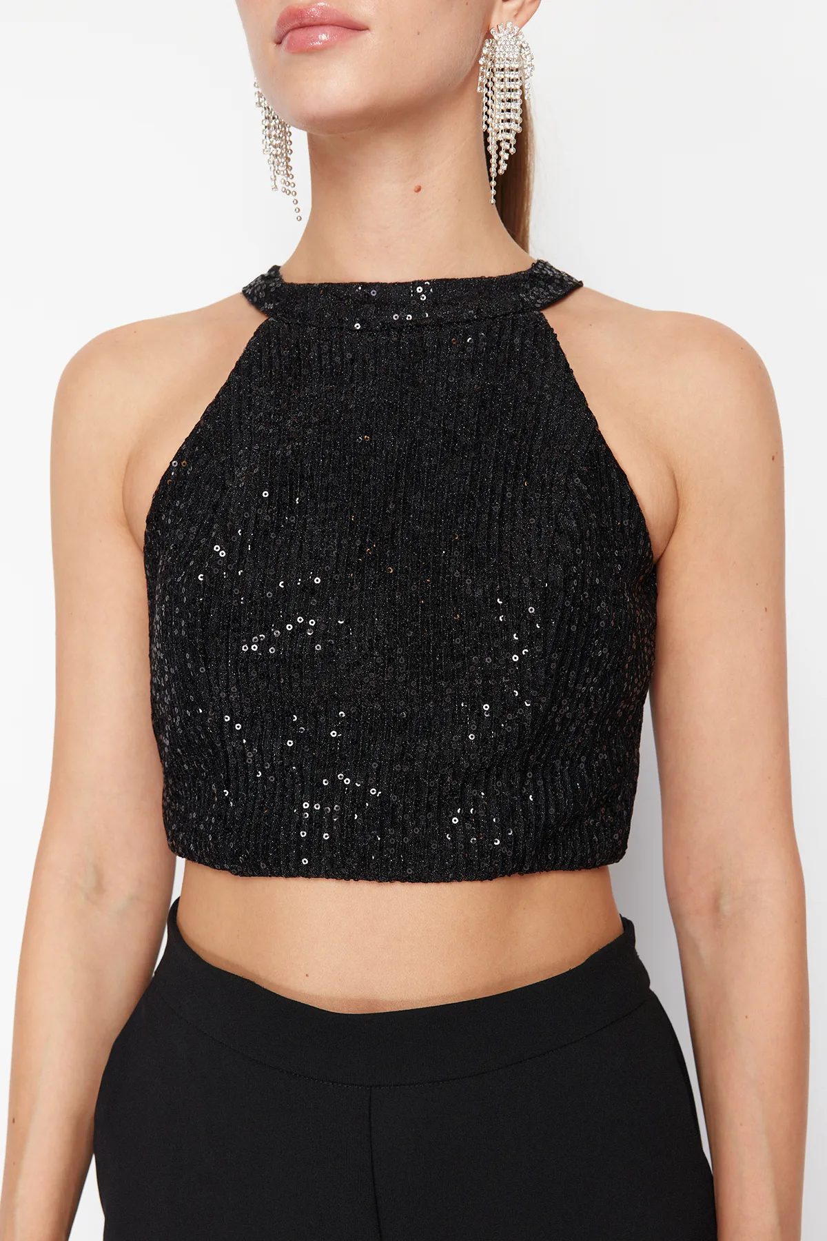 Trendyol Collection  Schwarzes Neckholder-Bustier mit Pailletten TPRSS24BS00041