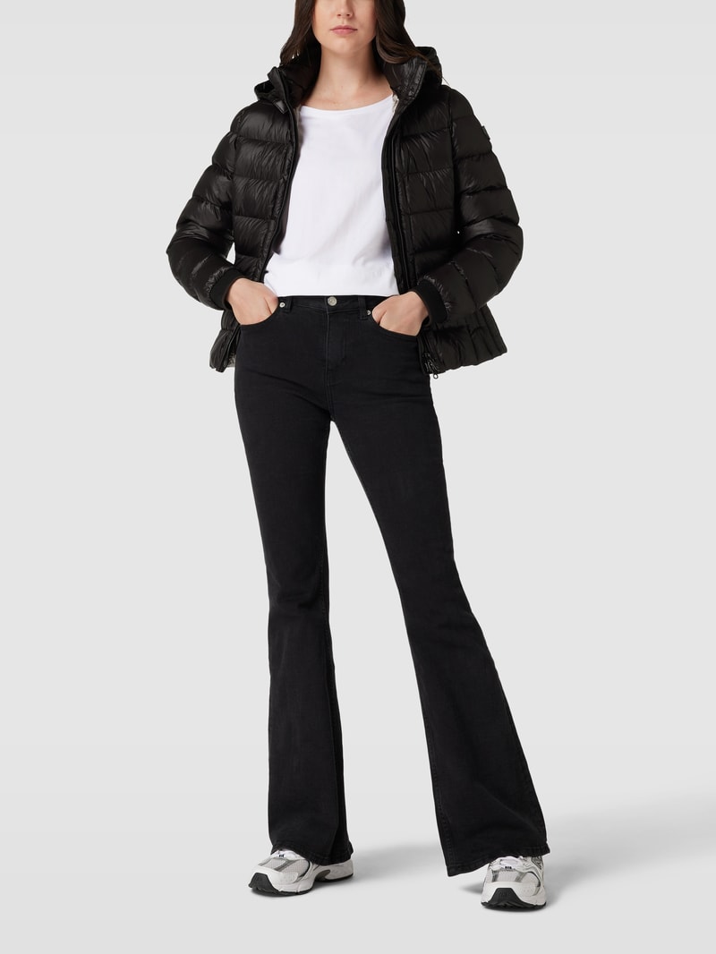 Steppjacke mit Label-Detail Modell 'HIGHCLASS' in schwarz