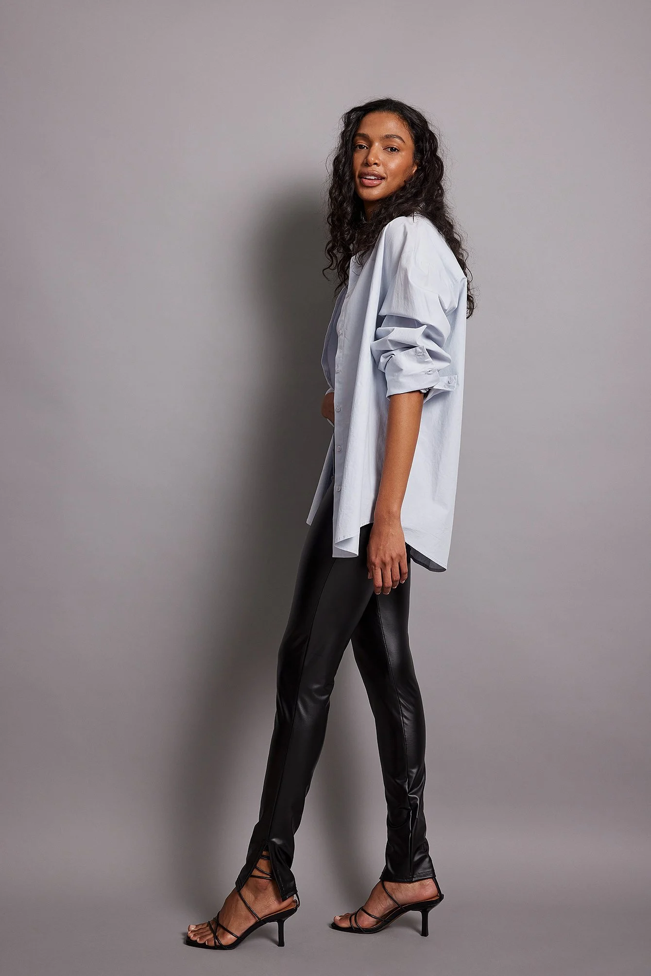 PU-Leggings mit Schlitzdetail