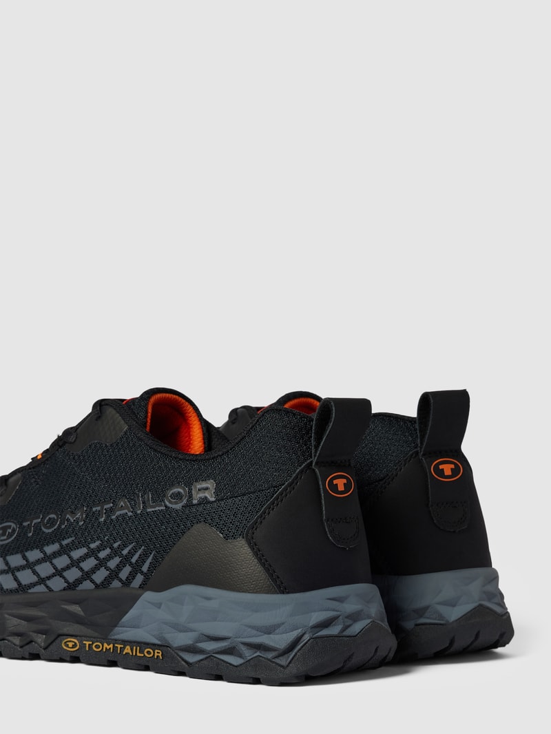 Sneaker mit Label-Details in schwarz