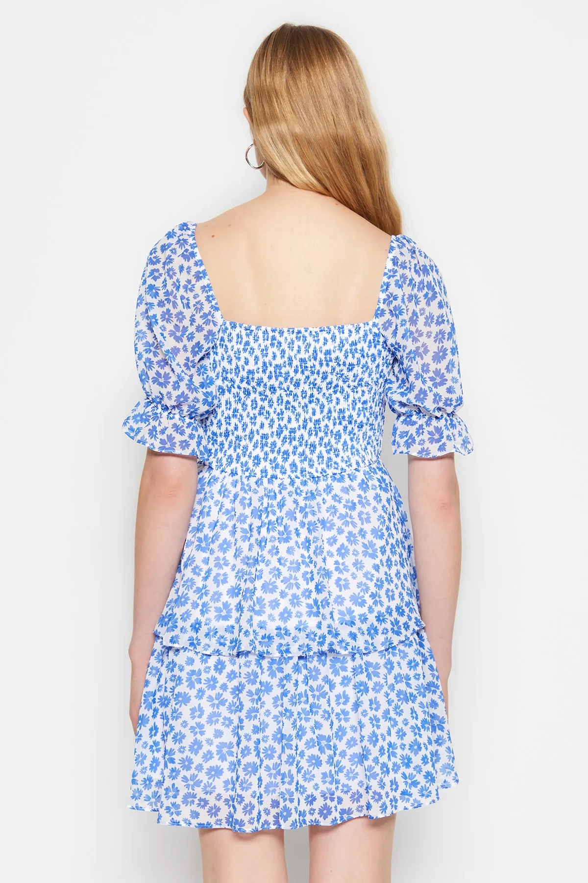 Trendyol Collection  Blaues Mini-Webkleid mit Volant-Chiffon-Futter und Blumenrock TWOSS22EL2772
