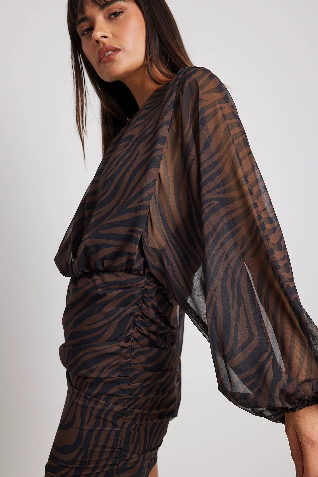 Mini-Kleid mit gesmoktem Rock