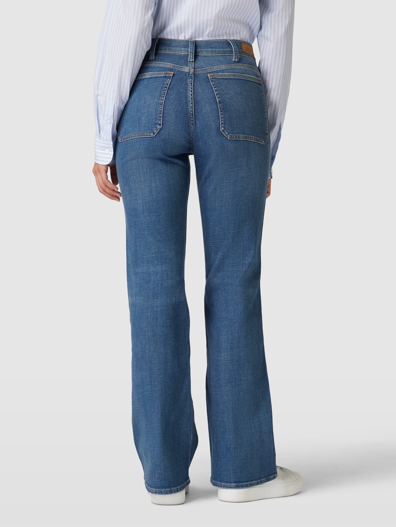 Jeans mit aufgesetzten Taschen in jeans