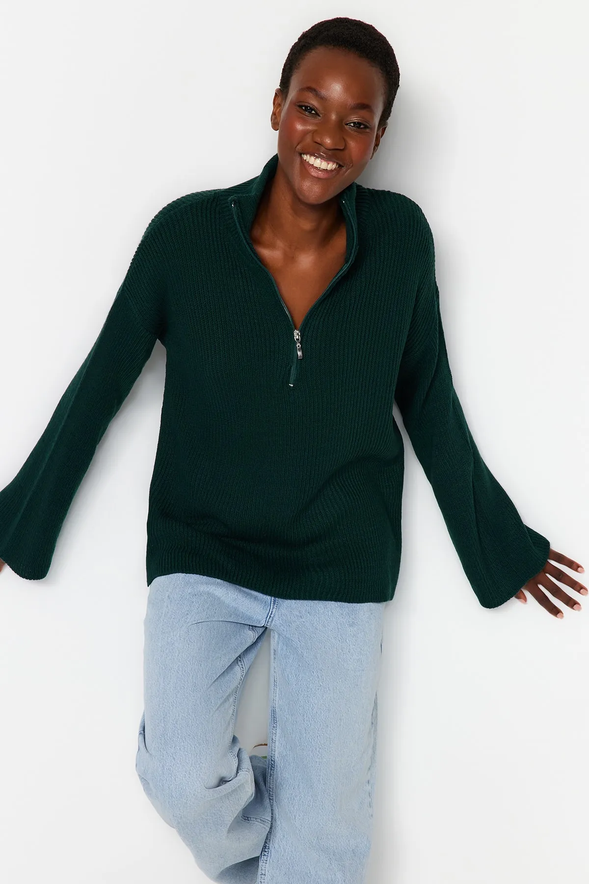 Trendyol Collection  Smaragdgrüner Strickpullover mit Reißverschluss und Stehkragen in weiter Passform TWOAW24KZ00507