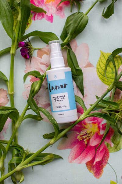 Lunar Glow Moisturising Setting Spray Gesichtsspray