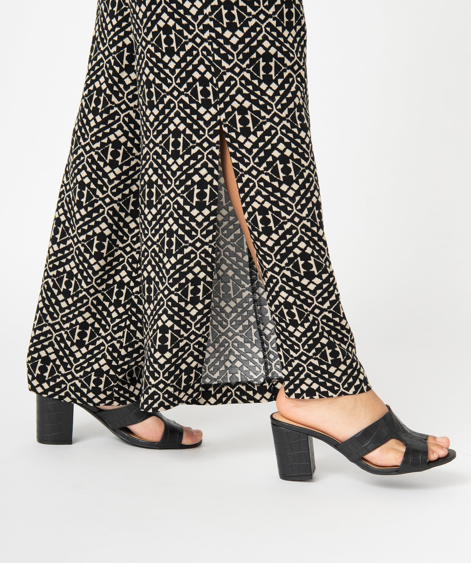 Pantalon femme en toile fendu sur les ctés imprime | GEMO