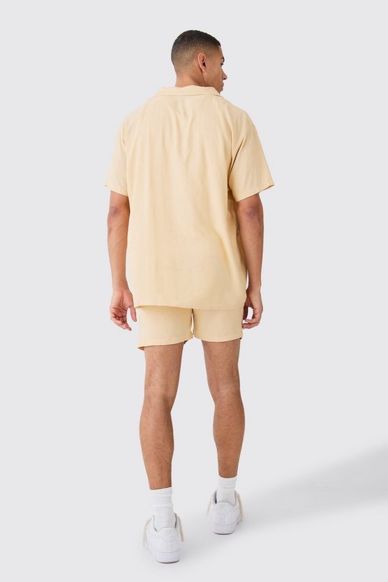 Oversize Viskose-Hemd und Shorts