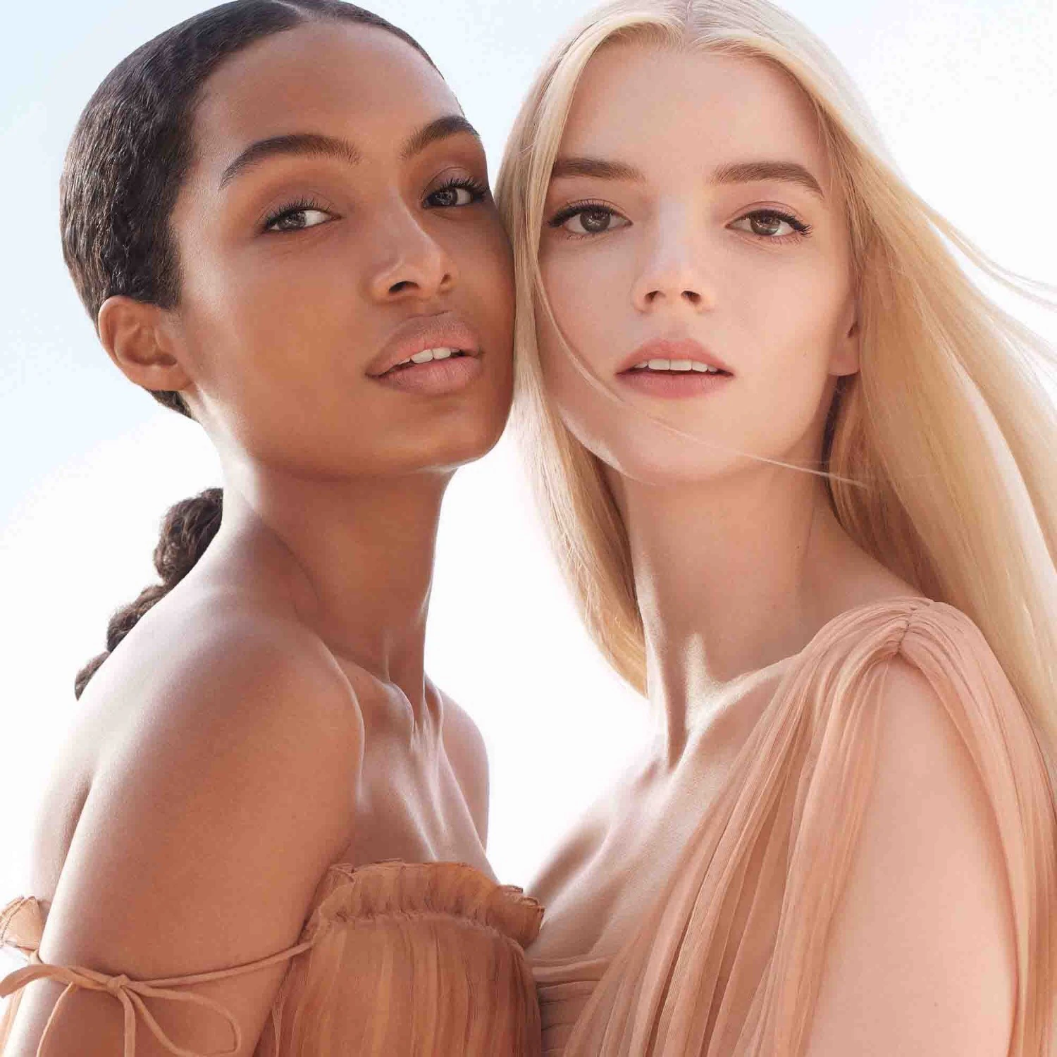 DIOR Glow Veil - Podlaga za sijaj - 24-urna hidratacija - Koncentrirana cvetlična nega kože - 97 % sestavin naravnega izvora