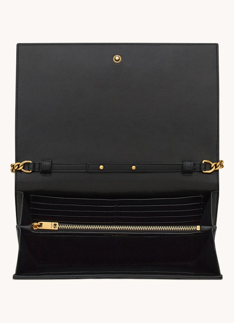 Geantă Saint Laurent Cassandre din piele de miel matlasată, cu curea de umăr.