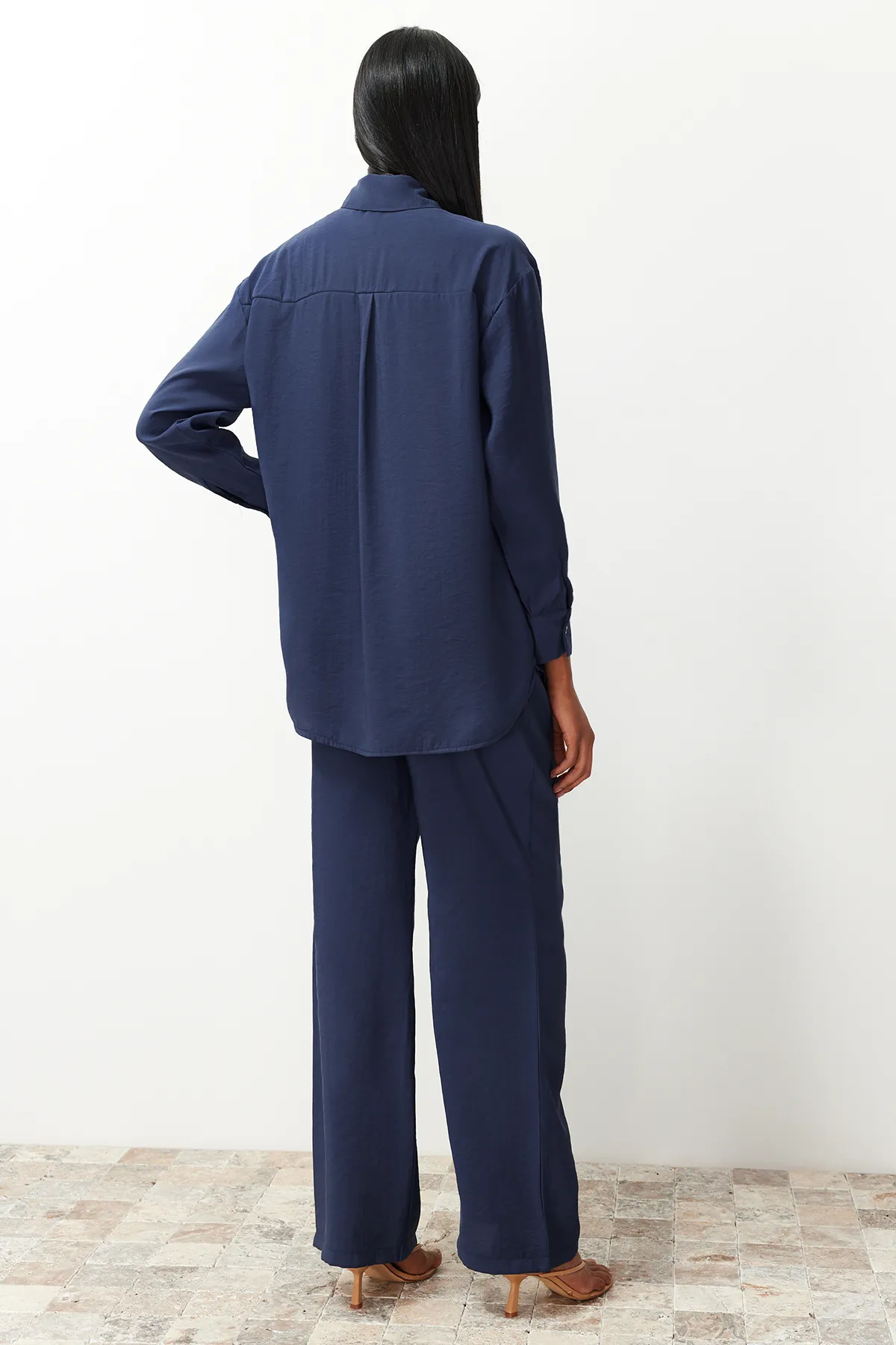 Trendyol Collection  Marineblaues Modal-Mischgewebe-Hemd, gewebtes Bottom-Top-Set TWOSS24AU00018