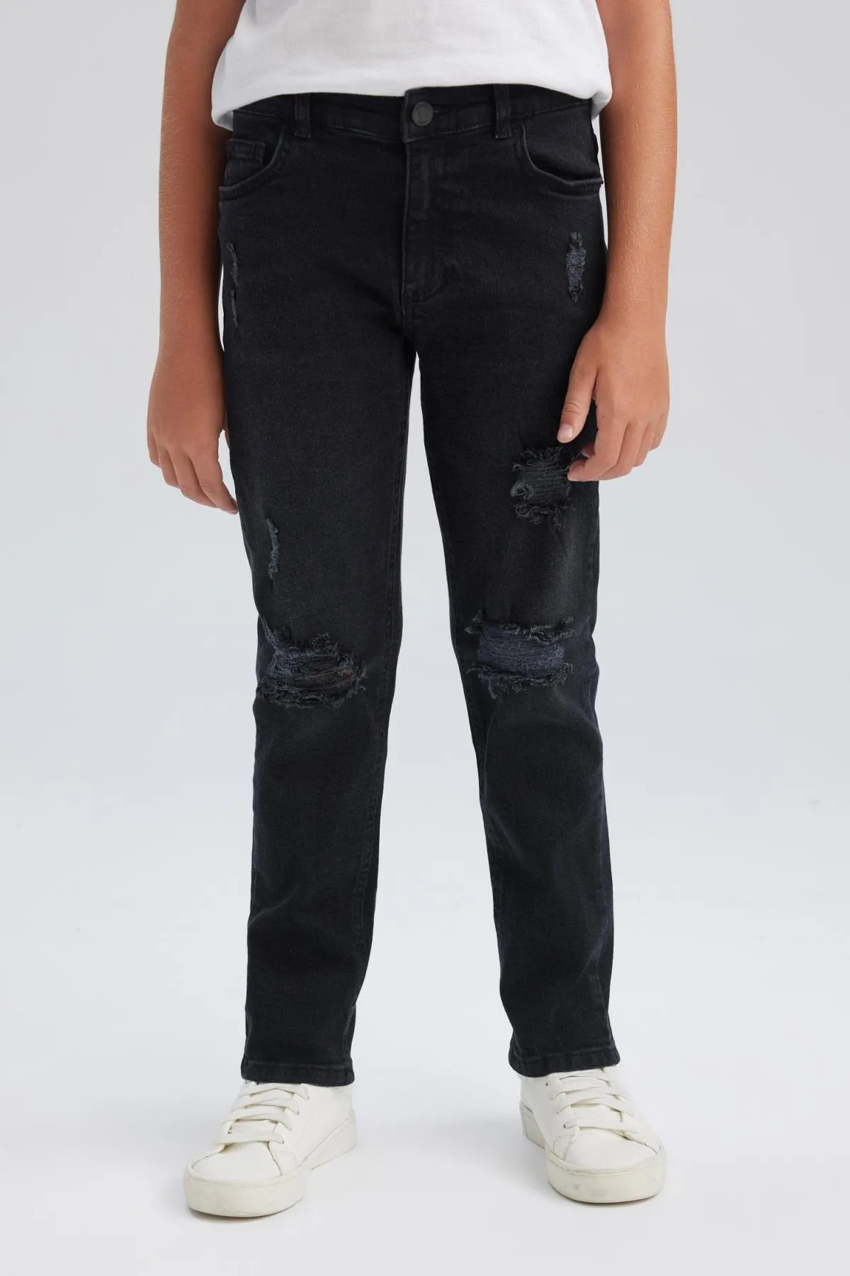 DeFacto  Jeanshose für Jungen mit schmaler Passform, zerrissenem, detailliertem Skinny-Leg-Jeans A5550a823au