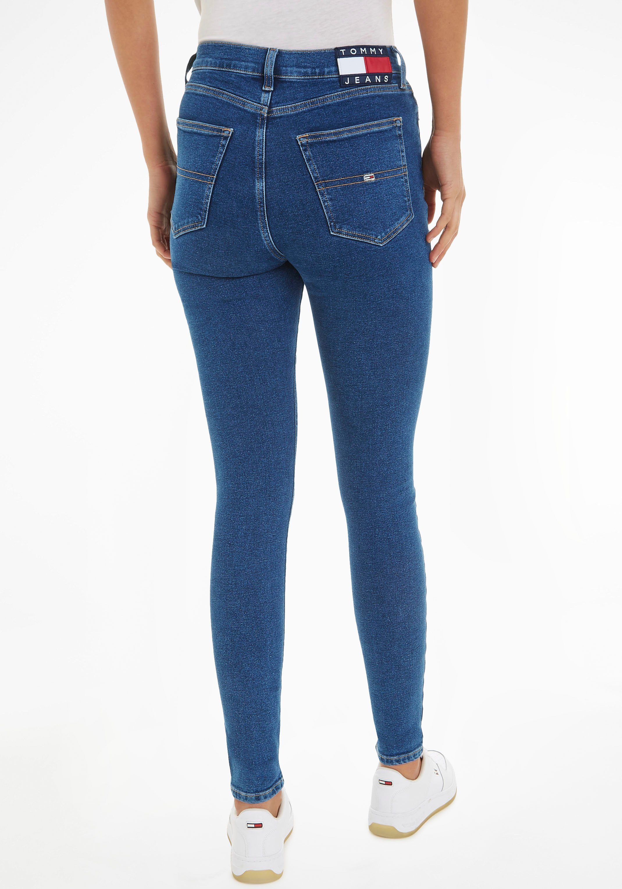 Tommy Jeans Skinny-fit-Jeans Jeans SYLVIA HR SSKN CG4 mit Logobadge und Labelflags