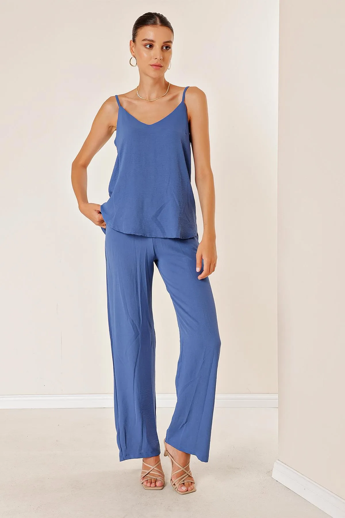 By Saygı  Ayrobin-Anzug mit weitem Bein und Seil-Hosenträgerhose INDIGO