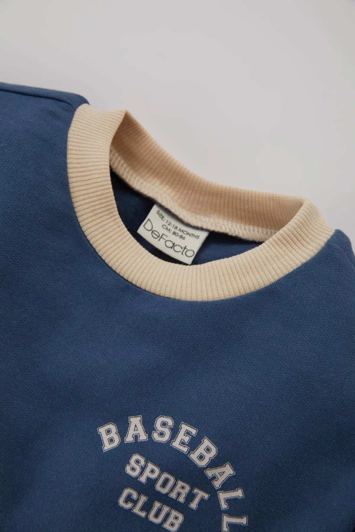 DeFacto  Zweiteilige Sweatshirts mit Rundhalsausschnitt und sportlichem Aufdruck für Babys, die innen weich flauschig sind