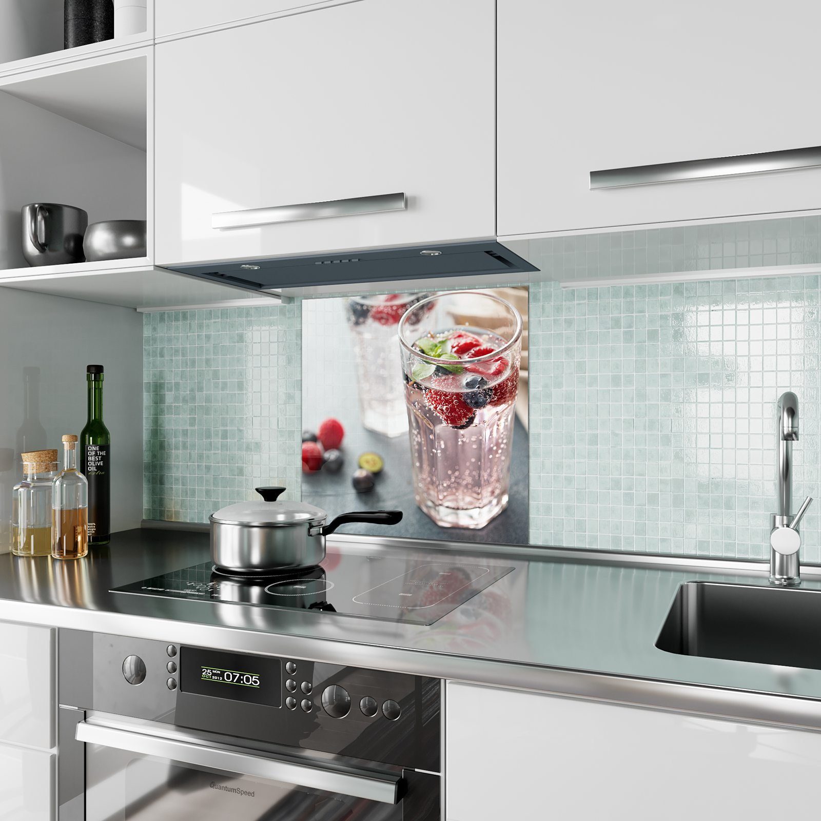 Primedeco Küchenrückwand Küchenrückwand Spritzschutz Glas mit Motiv Wasser mit Beeren im Glas