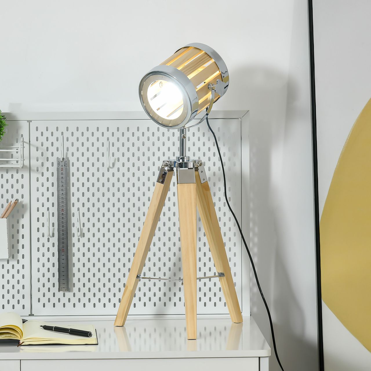 HOMCOM Tischlampe Stativ Tischleuchte 40 W Stativlampe Nachttischlampe Tripodlampe mit Dreibein und verstellbarem Holzlampenschirm E14 Sockel Stahl Natur 30 x 30 x 68 cm