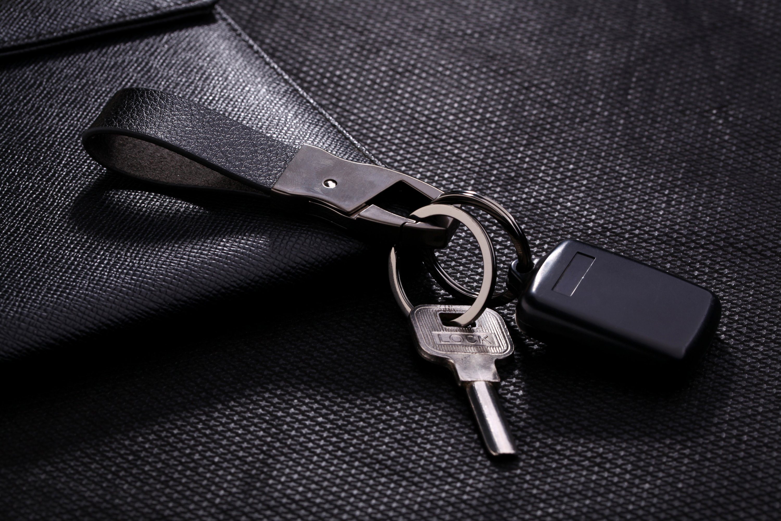 Cerbery Schlüsselanhänger Schlüsselanhänger aus Leder mit Ringen und Geschenkbox - Auto Geschenk Schlüsselband Schlüsselbund Schlüsselhalter Schlüsselring, Kunstleder