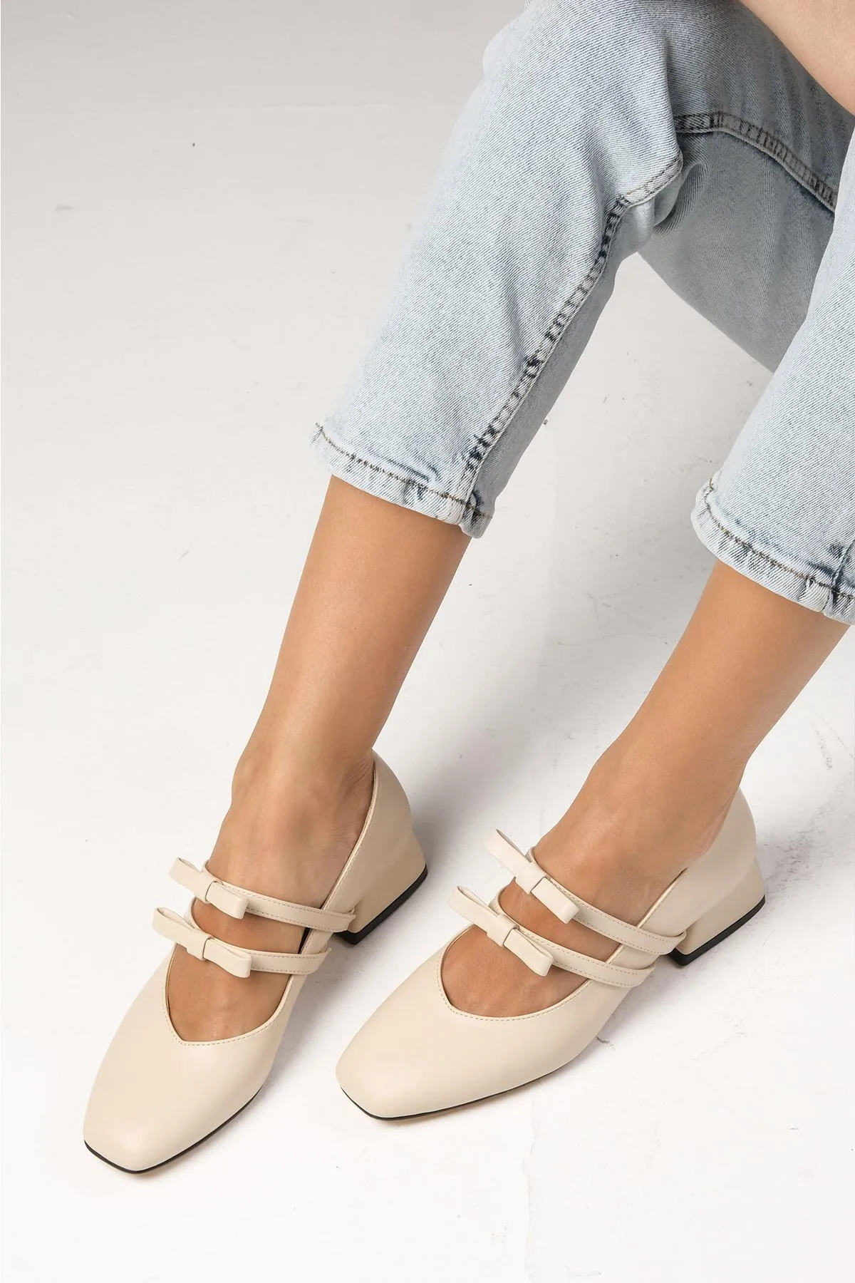 Mio Gusto  Britney Beige Blunt Toe Damenschuhe mit niedrigem Absatz