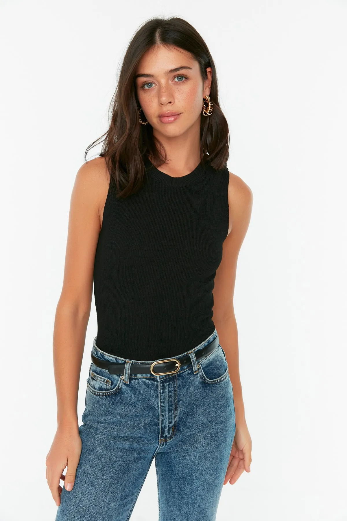 Trendyol Collection  Schwarze Crop-Strickbluse mit Rundhalsausschnitt
