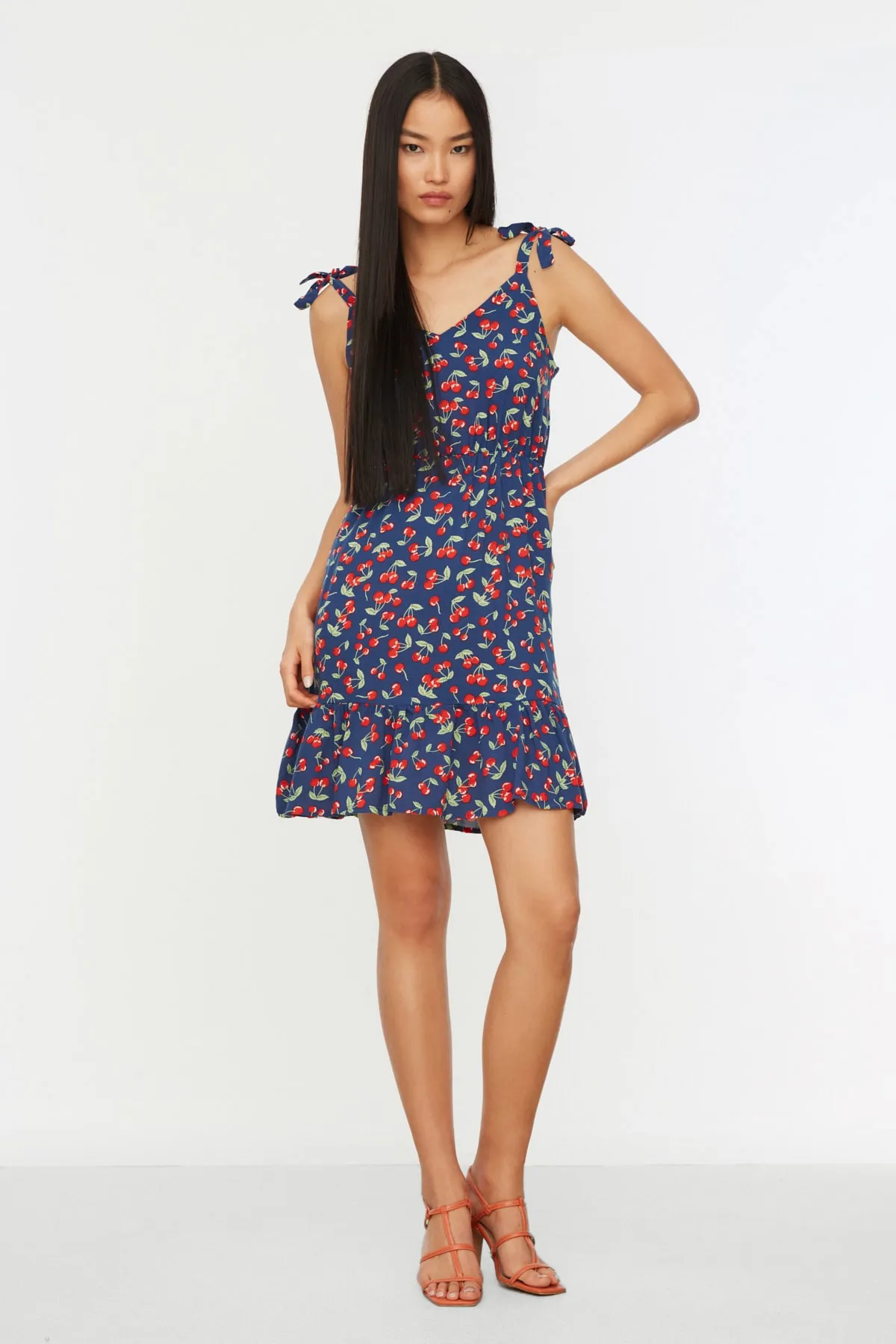 Trendyol Collection  Indigofarbenes, gewebtes Minikleid mit Blumenmuster in A-Linie TWOSS20EL2549