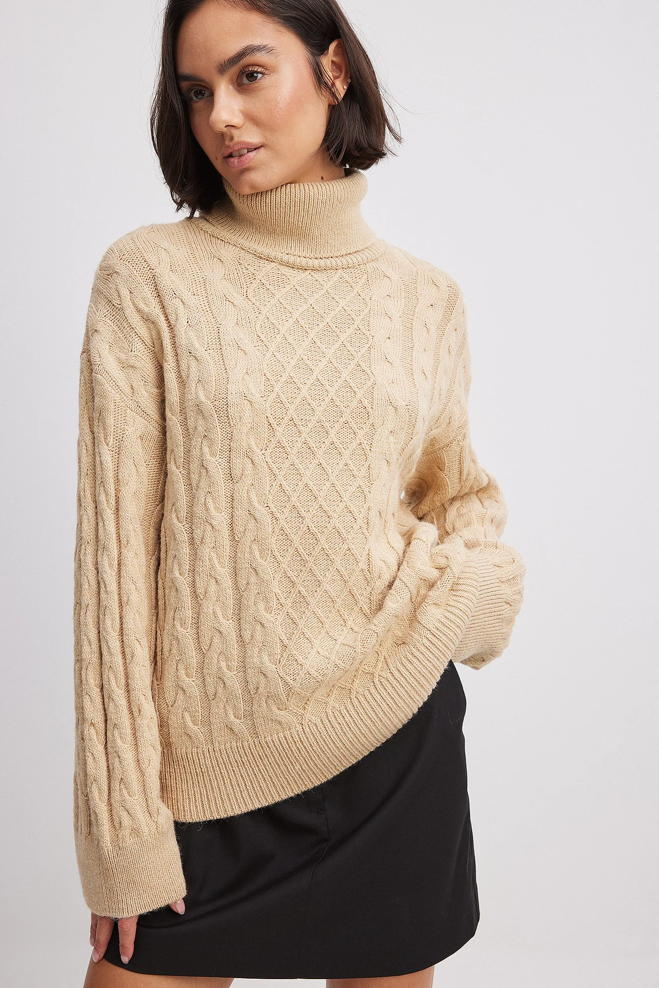 Strickpullover mit Rollkragen und Zopfmuster