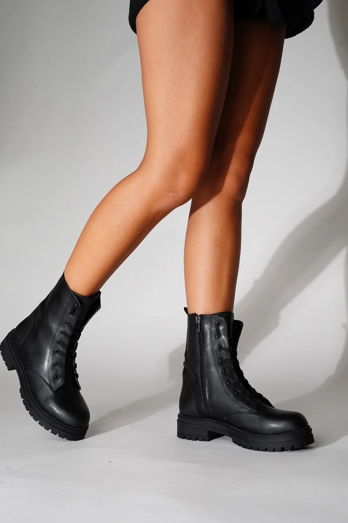 LuviShoes  Singa Black Skin Damenstiefel